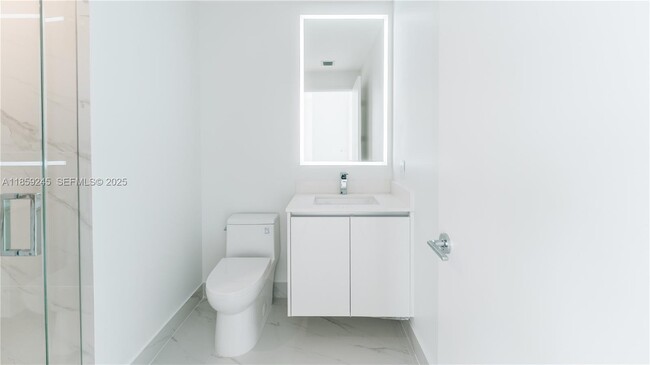 Building Photo - 700 NE 24th St