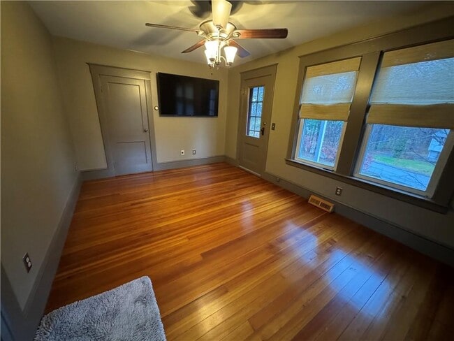 Building Photo - 399 Central St