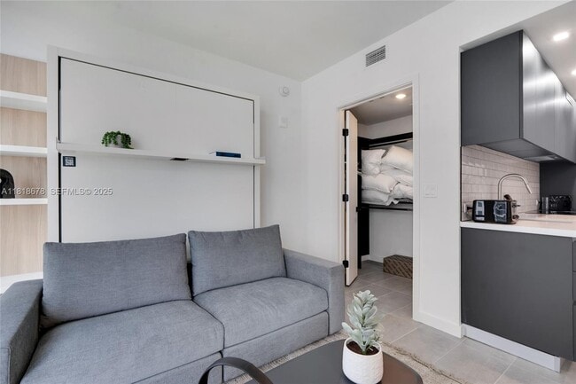 Building Photo - 227 NE 2nd St