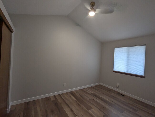 Building Photo - Fully Updated Littleton Home with Mountain...