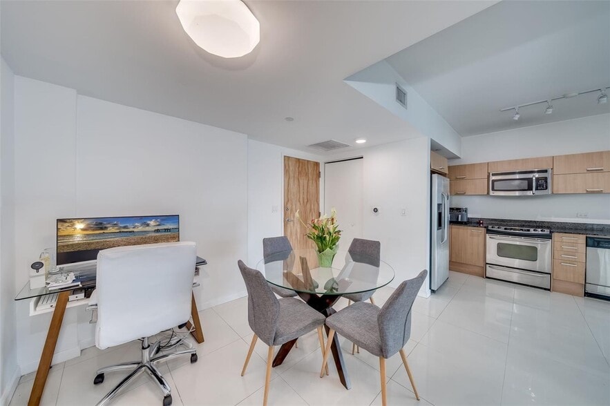 Building Photo - 350 S Miami Ave