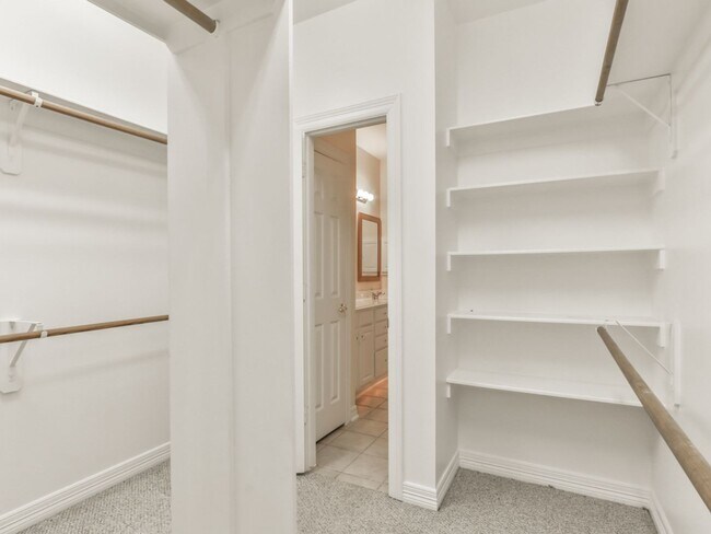 Building Photo - FORE Bedrooms in Del Lago!