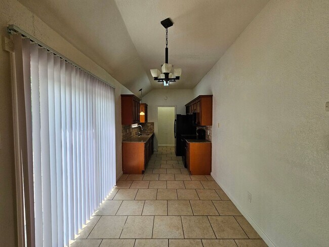 Building Photo - AVAILABLE NOW!