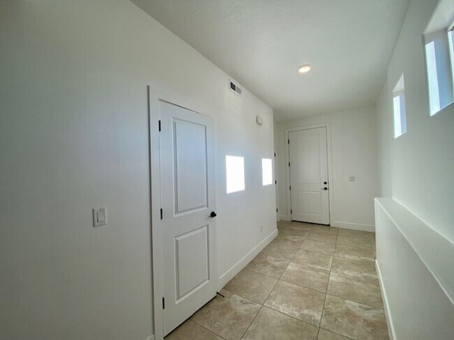 Building Photo - 2473 350 N
