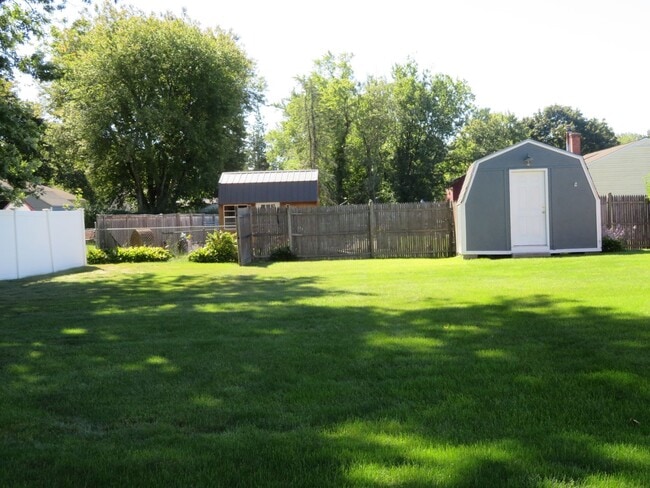 Building Photo - Charming 3-Bedroom Home with Backyard & Of...