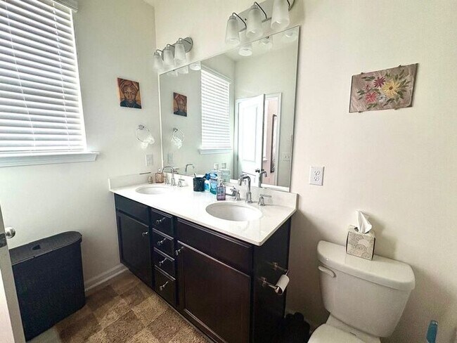 Building Photo - Scenic 3-Bed Townhome with Screened Porch, First Floor Storage & 1-Car Garage – Overlooking the G...