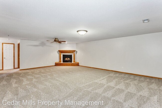 Building Photo - 4 br, 3 bath House - 1950 S Webb #117