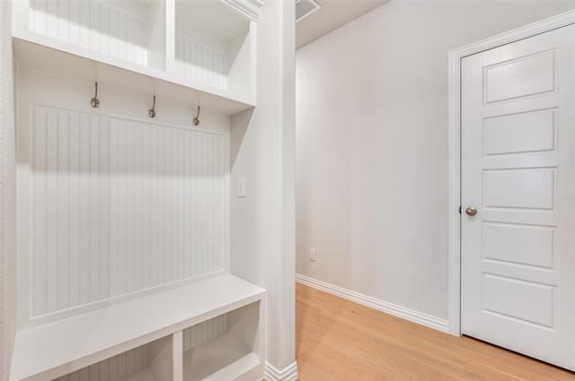 Building Photo - 2024 Briarbrook Dr