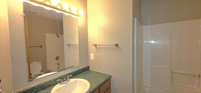 Building Photo - 3 Bedroom 2 Bath in Strafford on a corner lot for $1395!