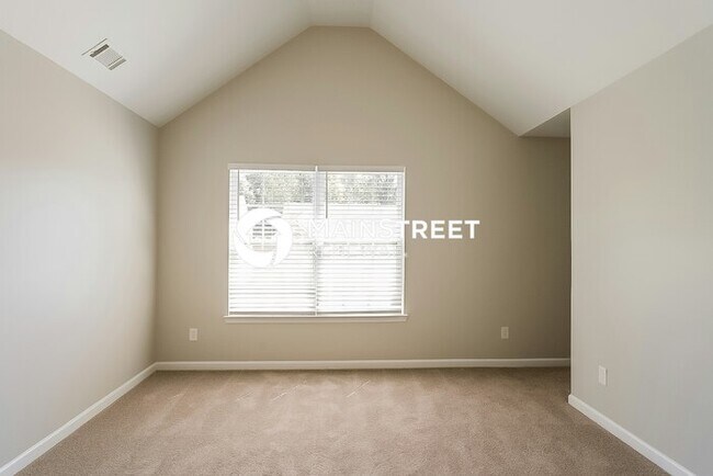 Building Photo - 6 Bedroom Pet-Friendly Home in Lithia Spri...