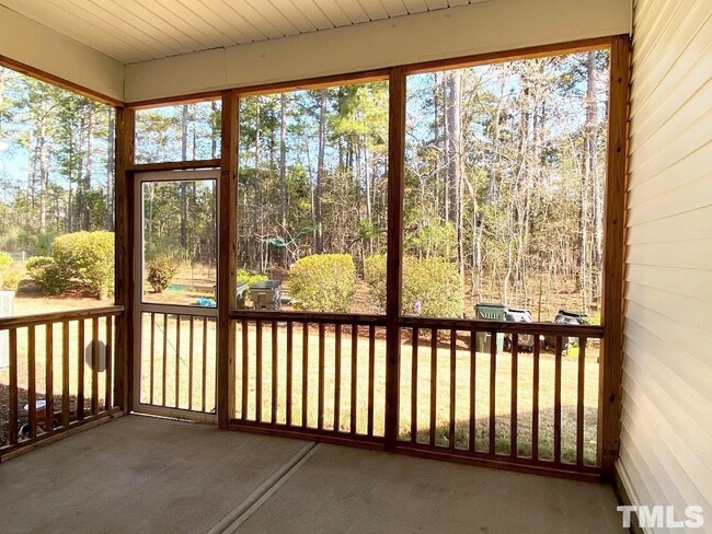 Building Photo - End Unit 3 Bedroom Townhome Morrisville RD...