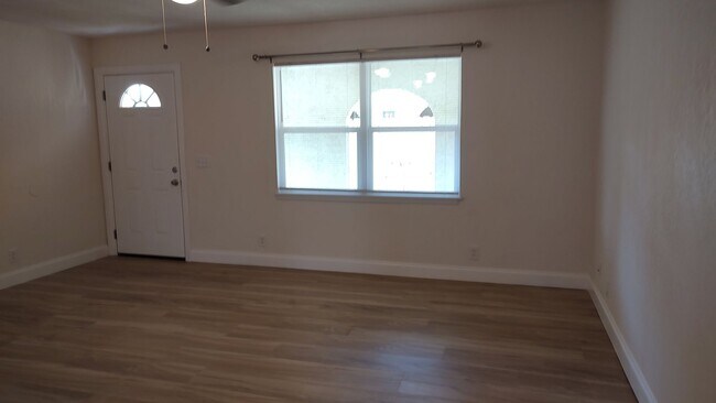 Building Photo - 6217 Pinetree Ave