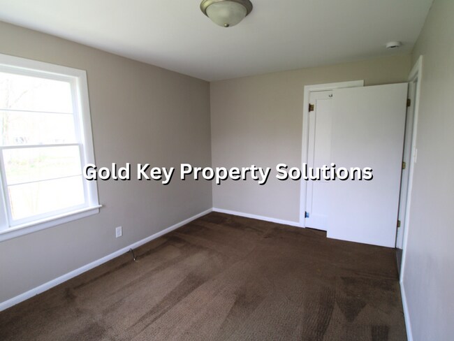 Building Photo - Remodeled 2 BR 1BA House with Garage (NO SECTION 8)