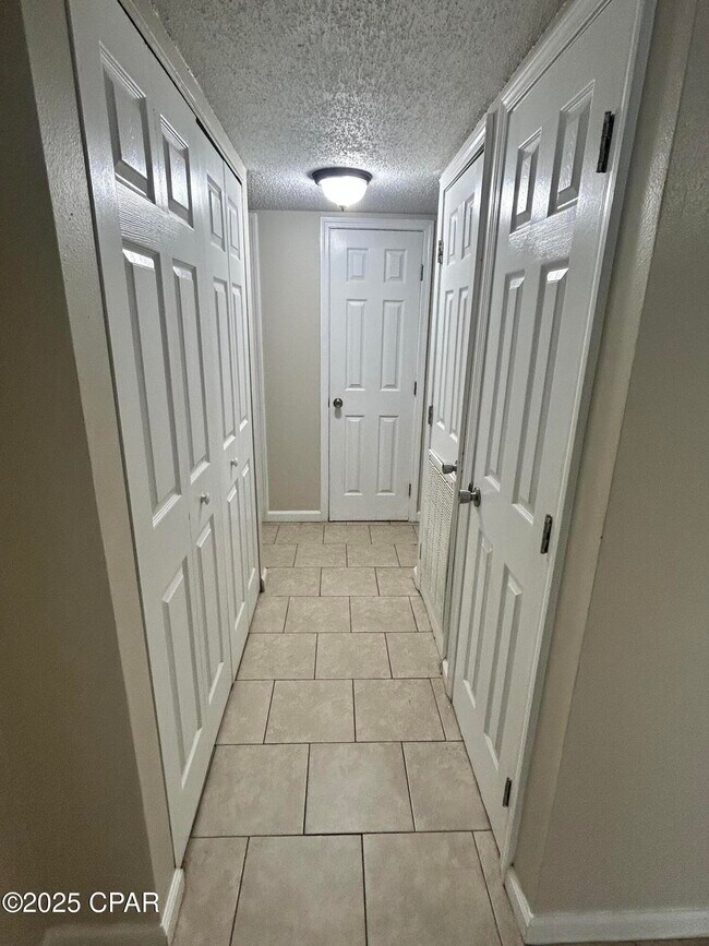 Building Photo - 3914 E 11th St