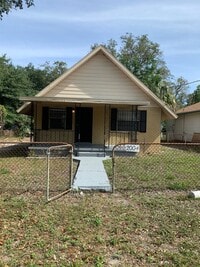 Building Photo - 2004 E Genesee St