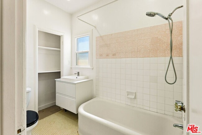 Building Photo - 5729 Carlton Way