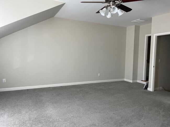 Building Photo - 215 Stoners Glen Ct