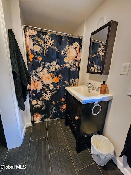 Building Photo - 11 Ingersoll Ave