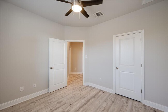 Building Photo - 5701 Cougar Dr