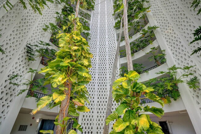 Building Photo - 3951 Gulf Shore Blvd N