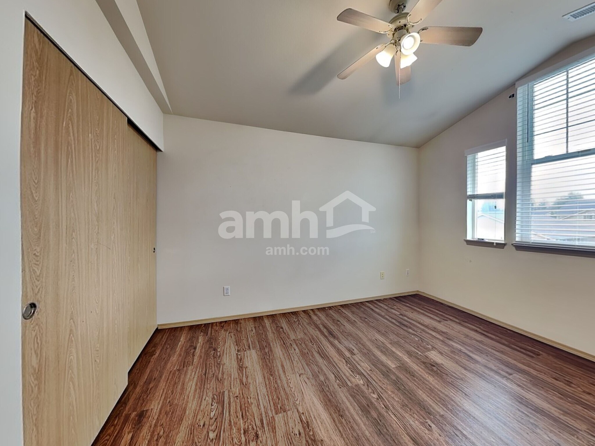 Building Photo - 1107 202nd St E