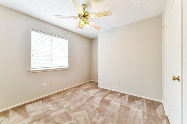 Building Photo - 1227 Hidden Canyon Rd