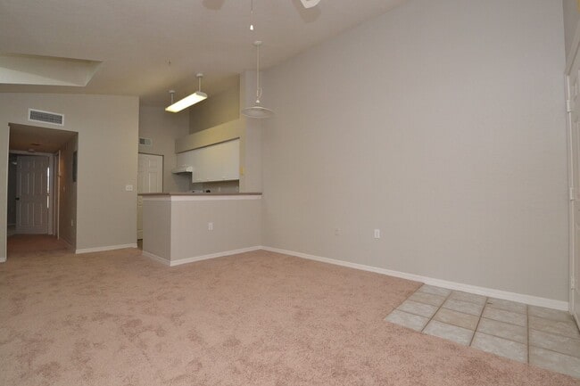 Building Photo - 1/1 Condo in Park Central ~ Gated Community with Resort Style Amenities