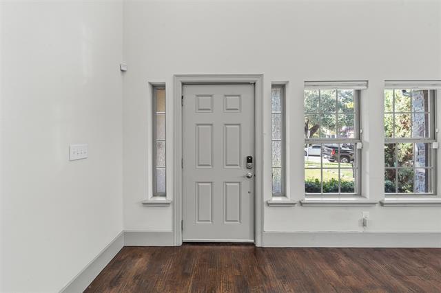 Building Photo - 3818 W 7th St