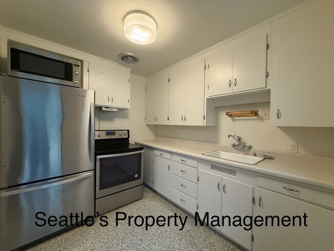 Building Photo - ***FREE OCTOBER RENT***  Deceptively Large...