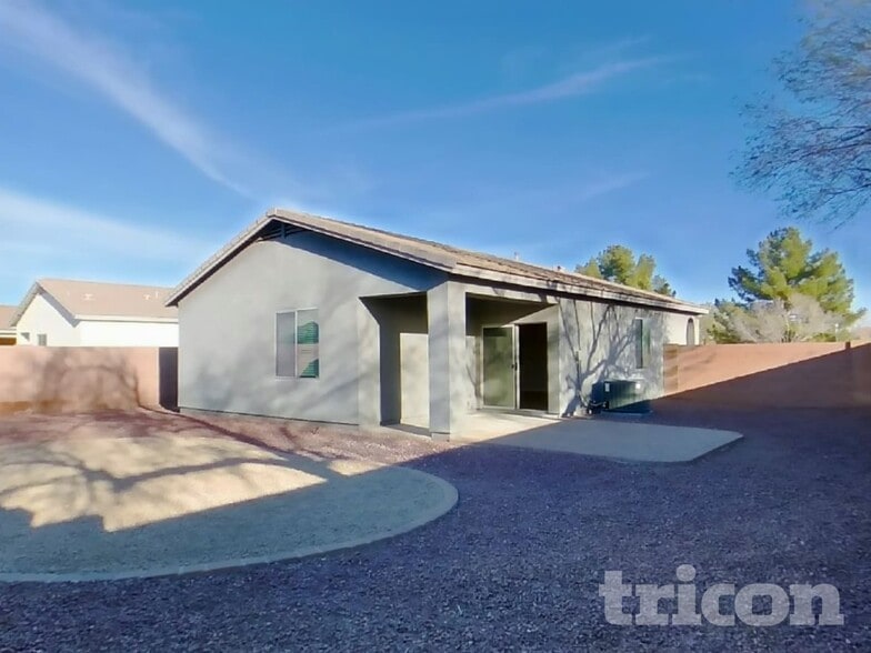 Building Photo - 723 W Dana Dr