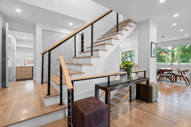 Building Photo - 5 Bed 4.5 Bath - Bethesda Contemporary Home