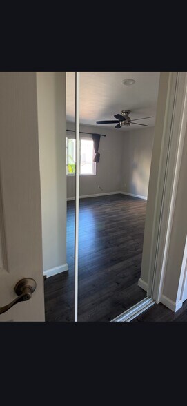 Building Photo - 512 E Ave