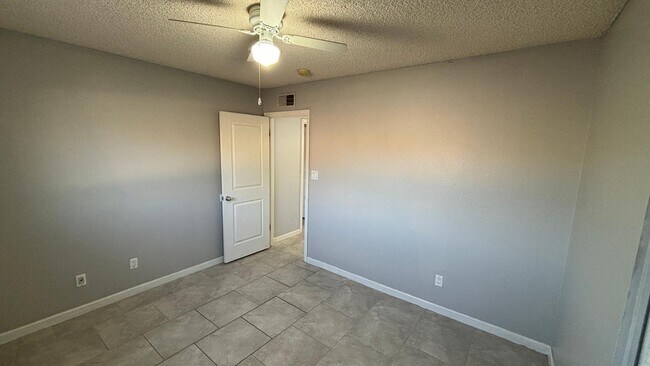 Building Photo - 1130 E Butler Dr