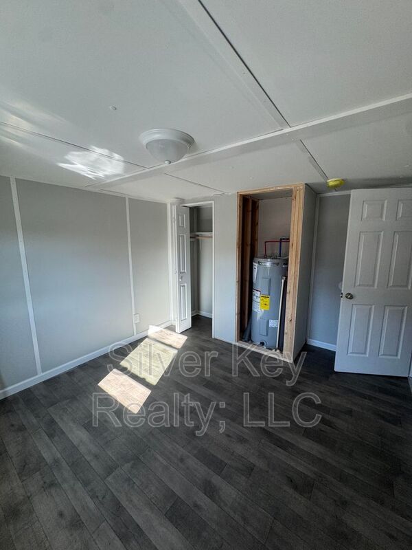 Building Photo - 3000 US-11