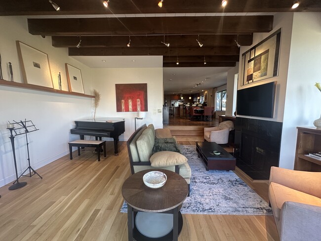 Building Photo - 304 Twin Peaks Blvd