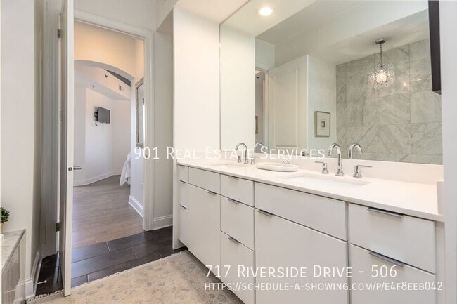 Building Photo - 717 Riverside Dr
