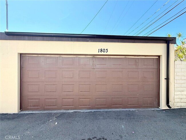 Building Photo - 1803 W Greenleaf Ave