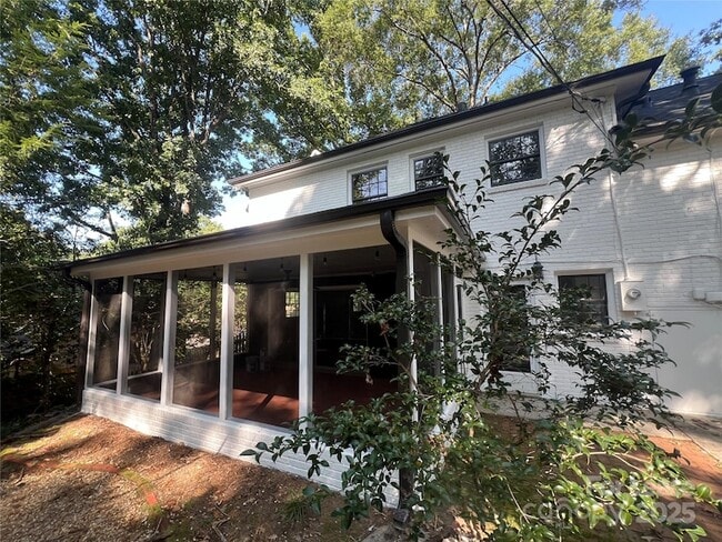 Building Photo - 6611 Lancer Dr