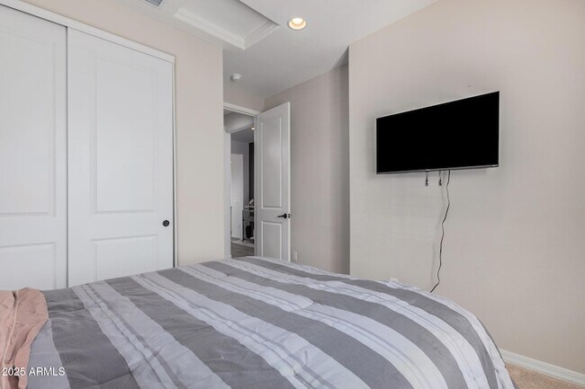 Building Photo - 5654 N 88th Ln