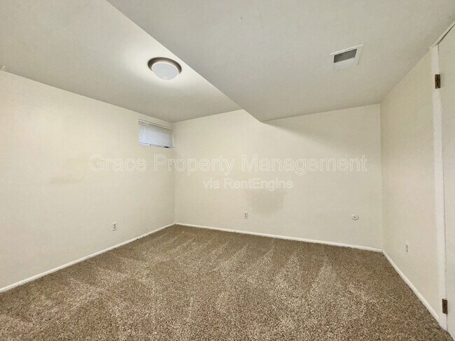 Building Photo - 5728 S Kenton St