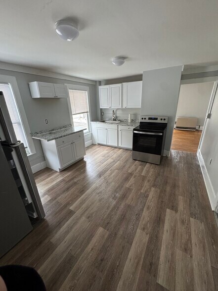 Building Photo - 177 Saint John St