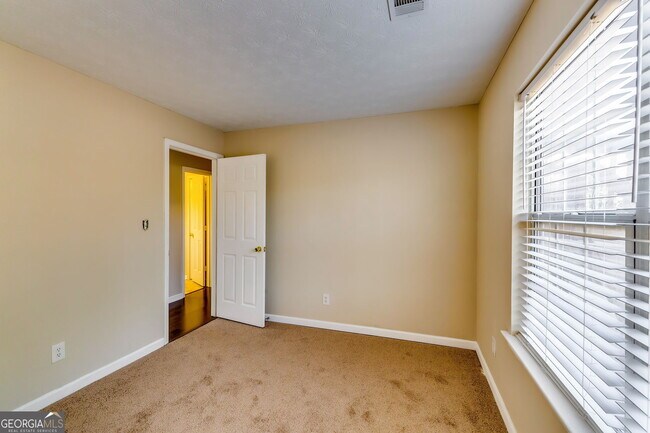 Building Photo - 2727 Manor Cove