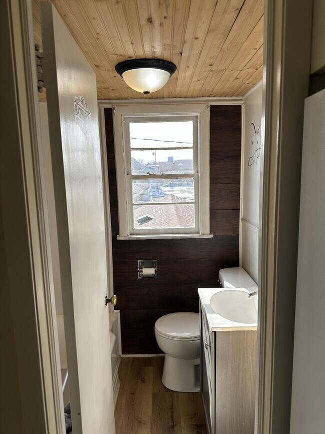 Building Photo - "Charming 2-Bed Gem in Virginia, MN – Perfect for Cozy Living!"