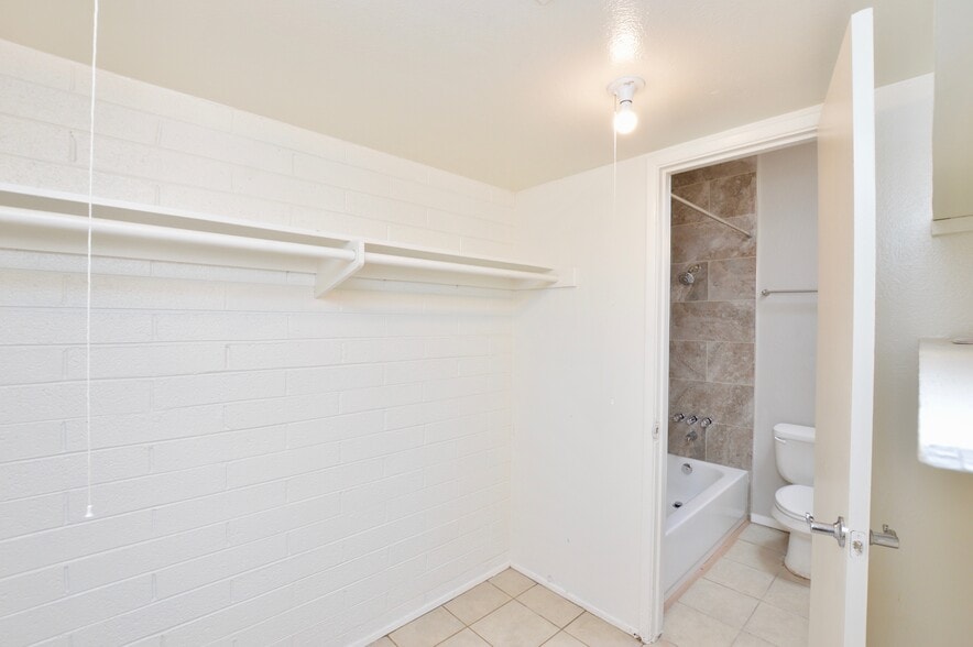 Building Photo - 3207 N 67th Pl