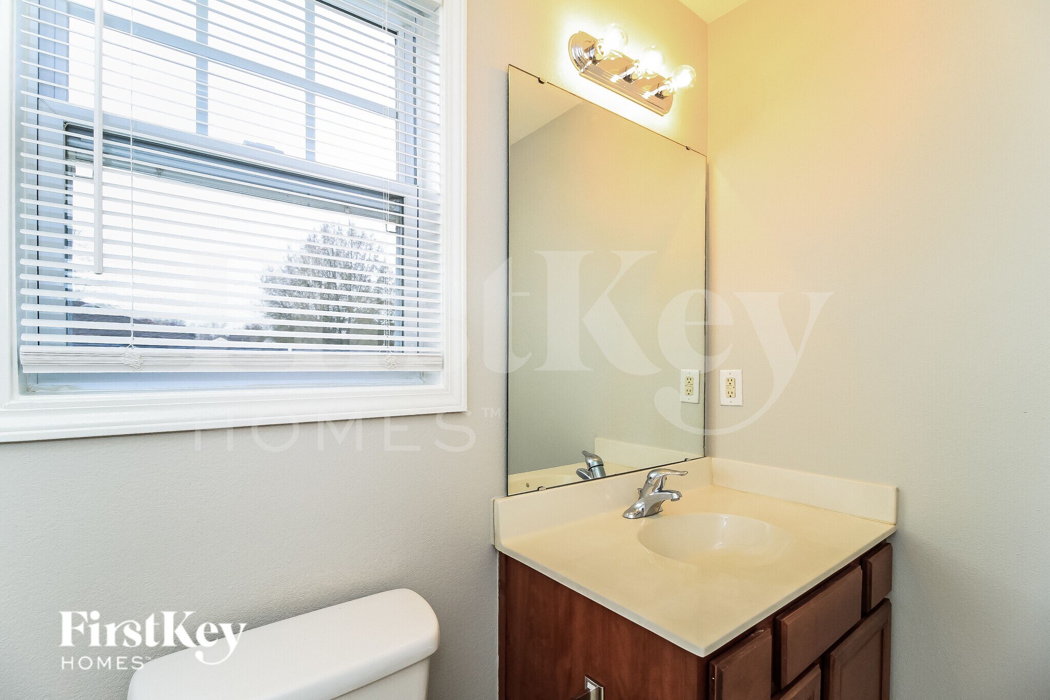 Building Photo - 112 Waverly St