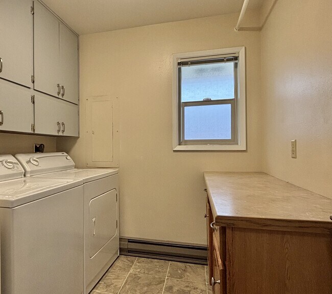 Building Photo - 1309 E 30th Ave