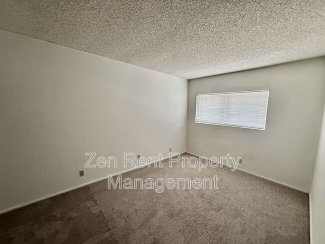 Building Photo - 286 W Palomino Dr
