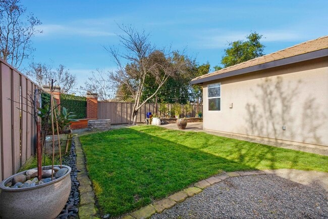 Building Photo - 601 Tamarindo Way