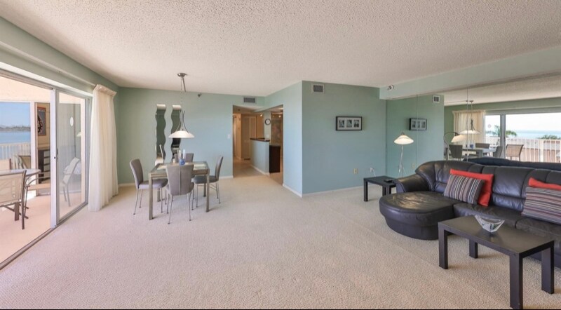 Building Photo - 7430 Sunshine Skyway Ln S