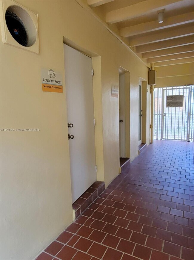 Building Photo - 7400 Harding Ave